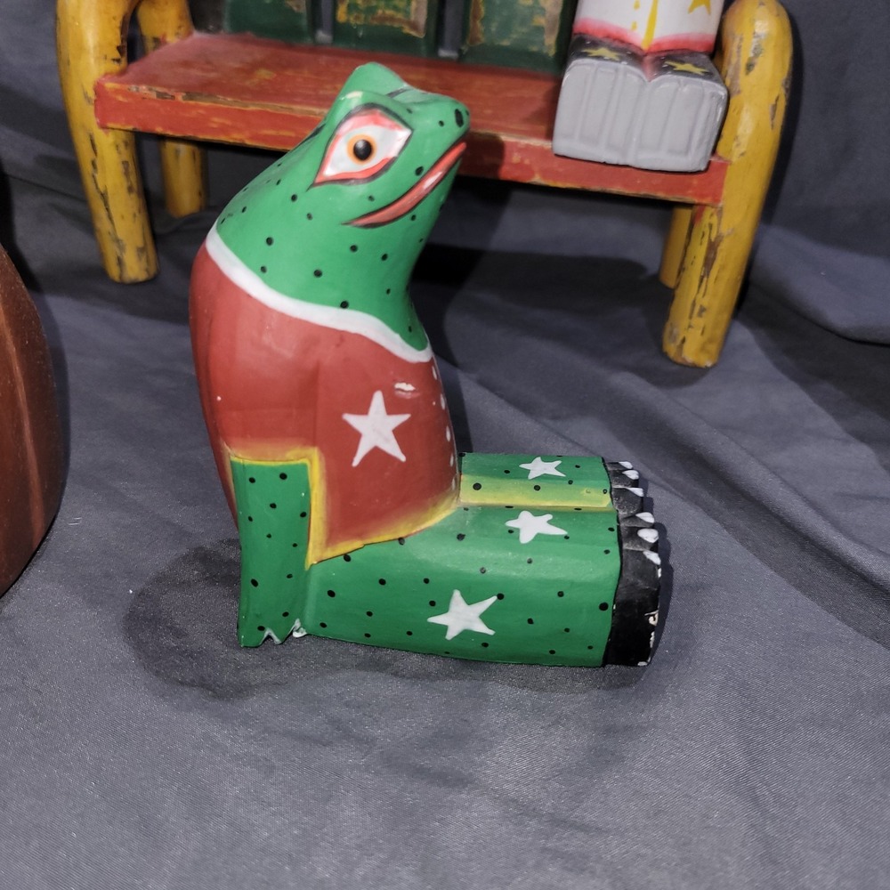 Vtg Hand Carved Folk Art Hand Painted Frog Cat Chicken Sat On A Bench Wooden - Picture 16 of 16